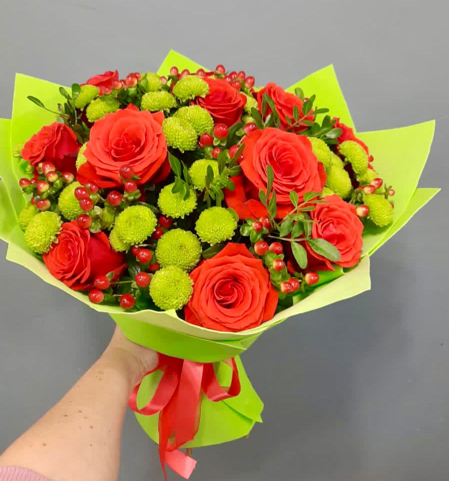 Букет цветов из: Хризантемы и Розы в Ольгинка