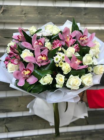 Букет цветов из: Розы и Хризантемы в Ольгинка