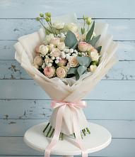Букет цветов из:  Розы и Лизиантусы в Ольгинка
