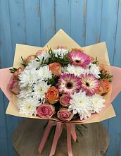 Букет цветов из:  Розы, Герберы и Хризантемы в Ольгинка