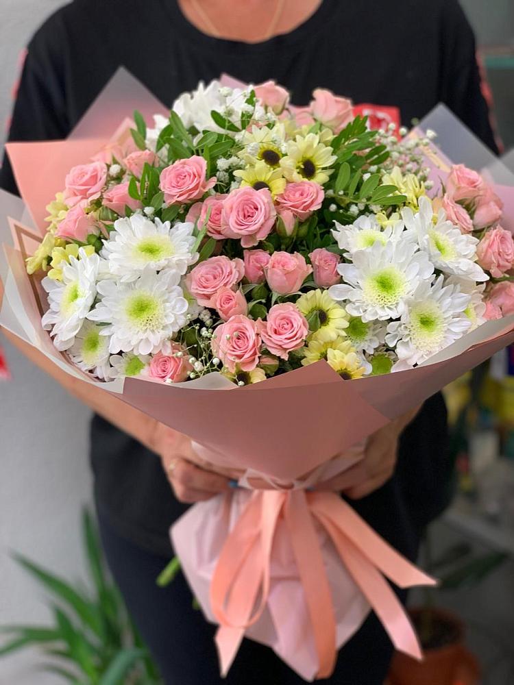 Букет цветов из: Розы и Хризантемы в Ольгинка