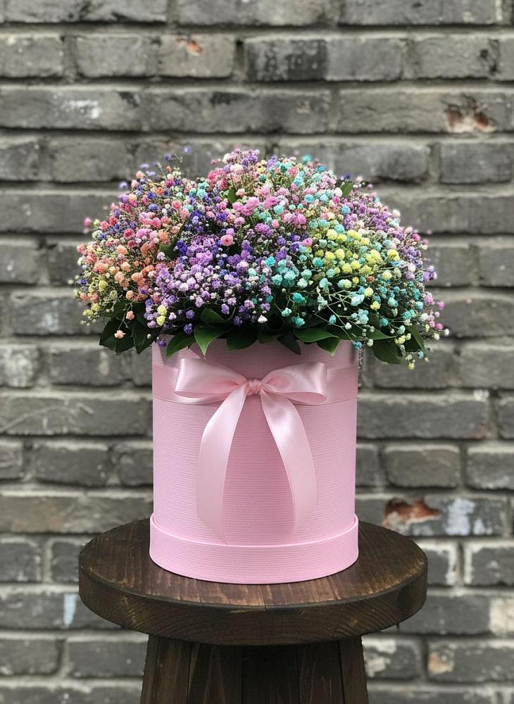 Цветочная композиция из Гипсофила и Розы в шляпной коробке в Ольгинка