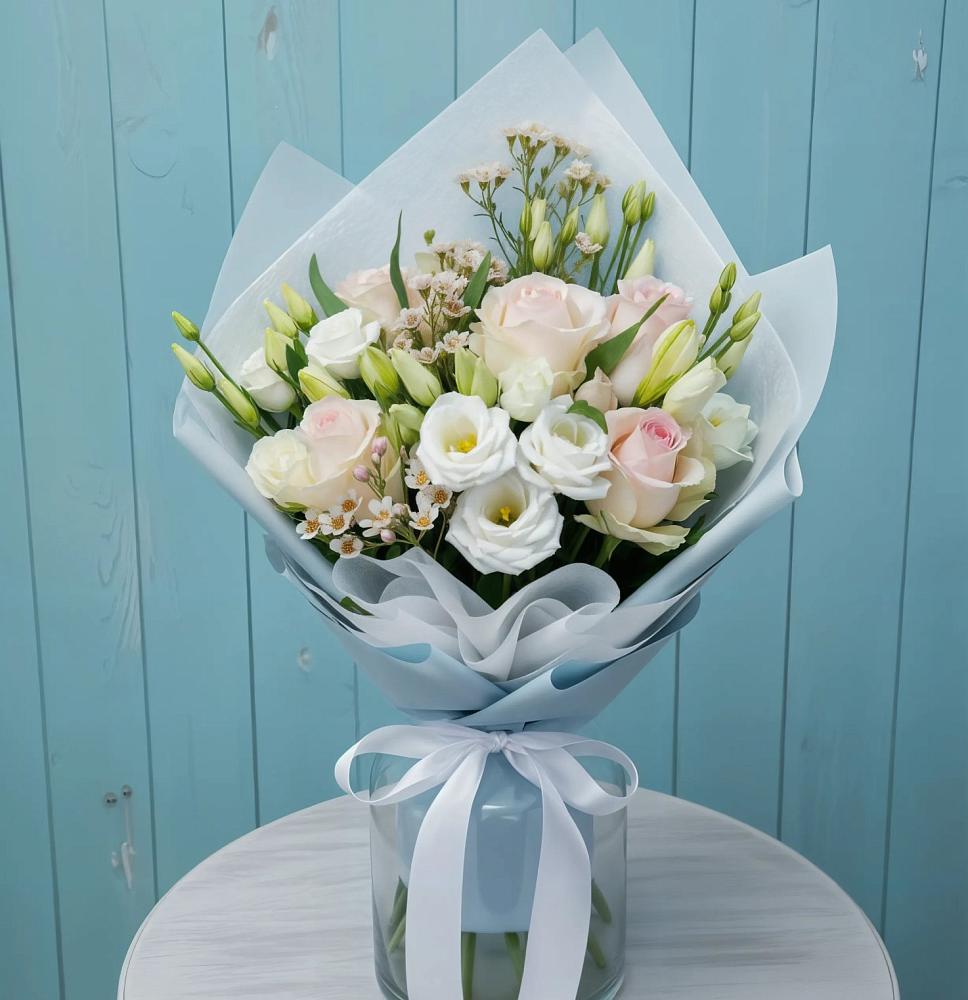 Букет цветов из: Розы и Лизиантусы в Ольгинка