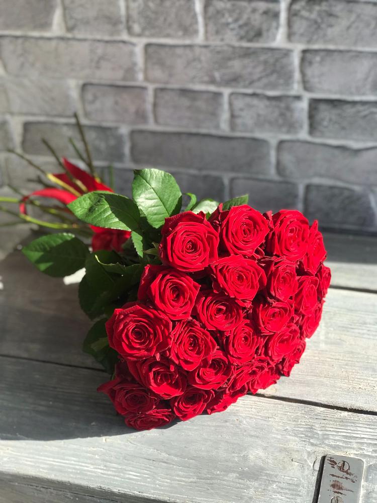Букет Красные розы Фридом в Ольгинка