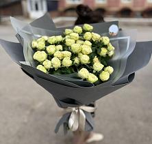 Букет Белые кустовые розы Солинеро в Ольгинка