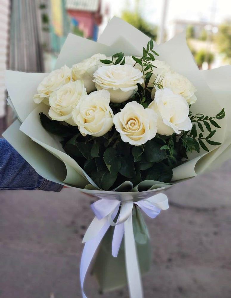 Букет Белые розы Проуд в Ольгинка