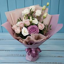 Букет цветов из:  Розы и Лизиантусы в Ольгинка