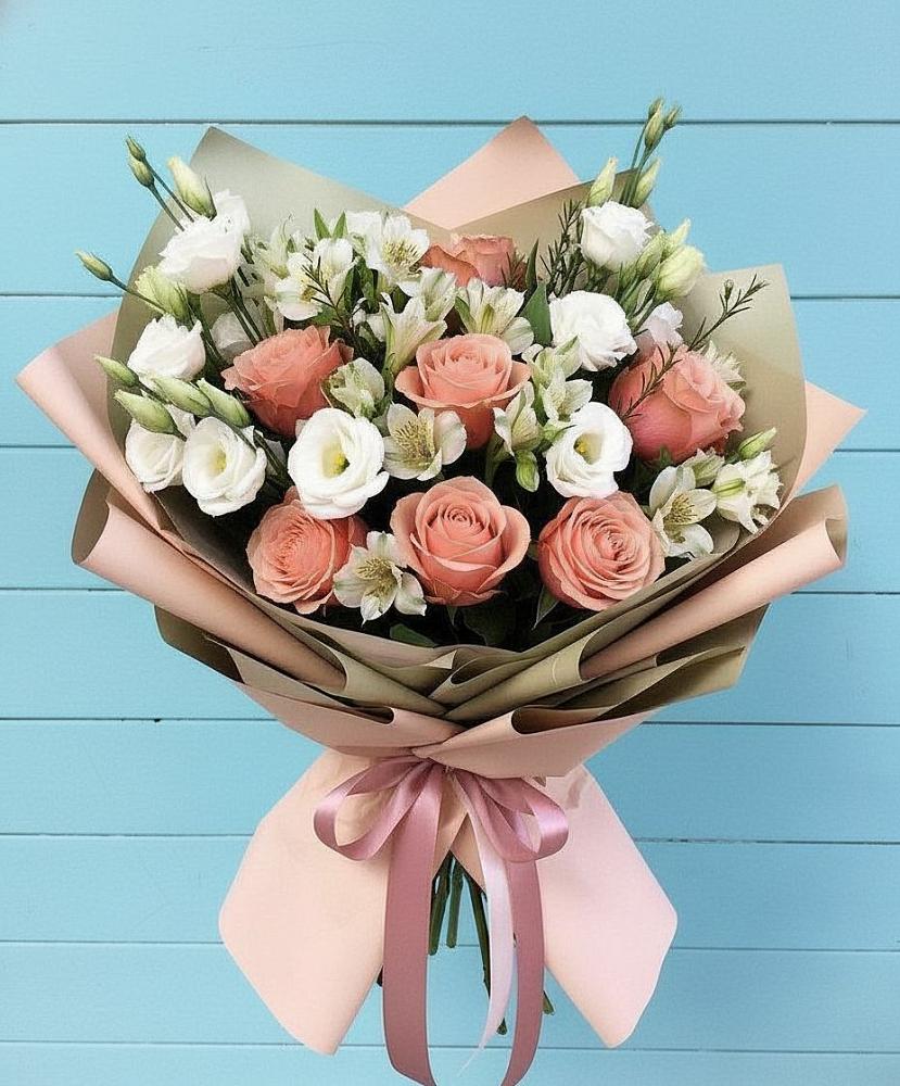 Букет цветов из: Розы, Альстромерии и Лизиантусы в Ольгинка