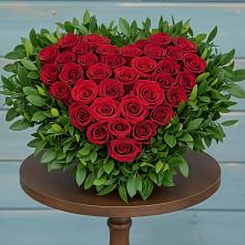 Цветочная композиция из Розы в виде сердца в Ольгинка