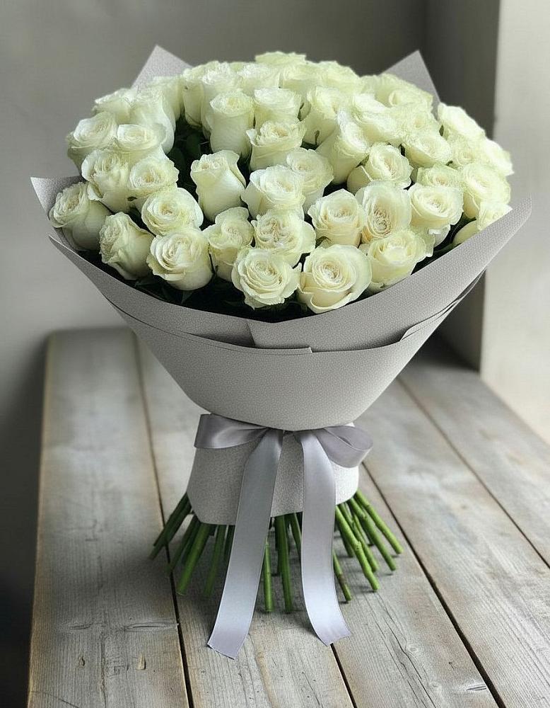 Букет 35 Белых роз в Ольгинка