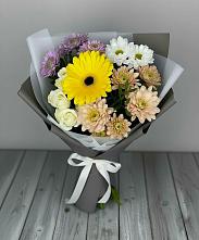 Букет цветов из:  Розы, Герберы и Хризантемы в Ольгинка