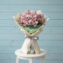 Букет цветов из:  Орхидеи и Розы в Ольгинка