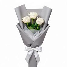 Букет 3 белые розы в Ольгинка