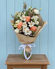 Букет цветов из:  Альстромерии, Лизиантусы, Розы и Хризантемы в Ольгинка