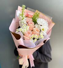 Букет цветов из:  Хризантемы и Розы в Ольгинка