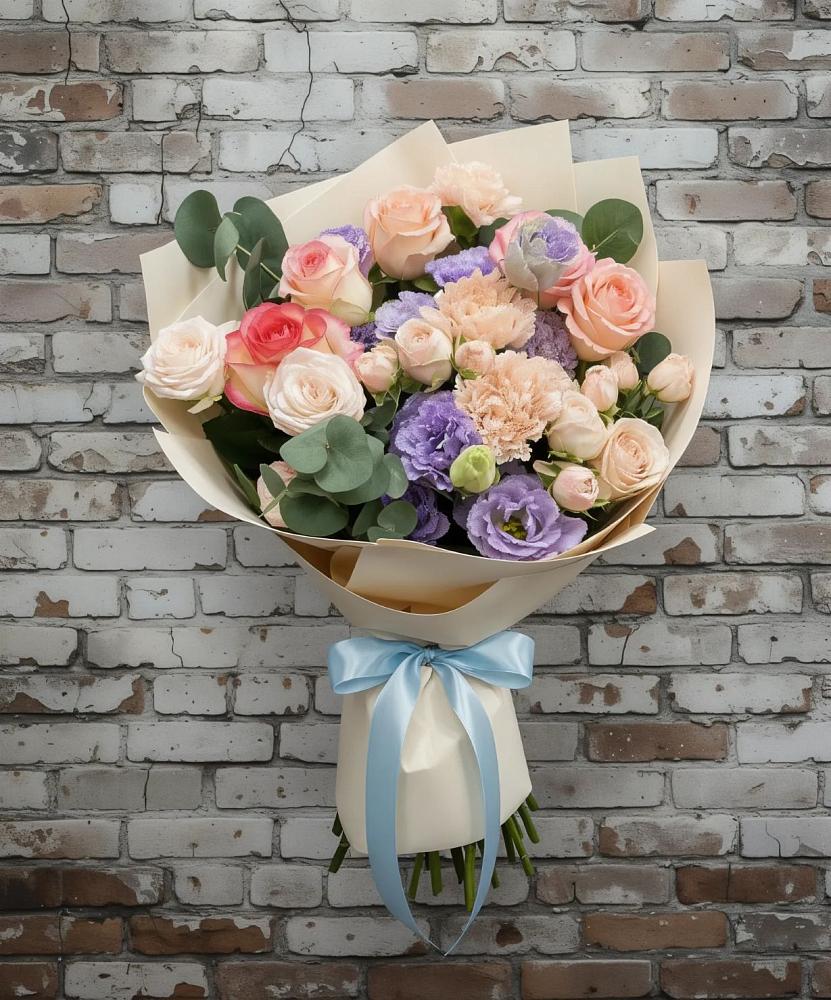 Букет цветов из: Розы, Лизиантусы и Гвоздики в Ольгинка