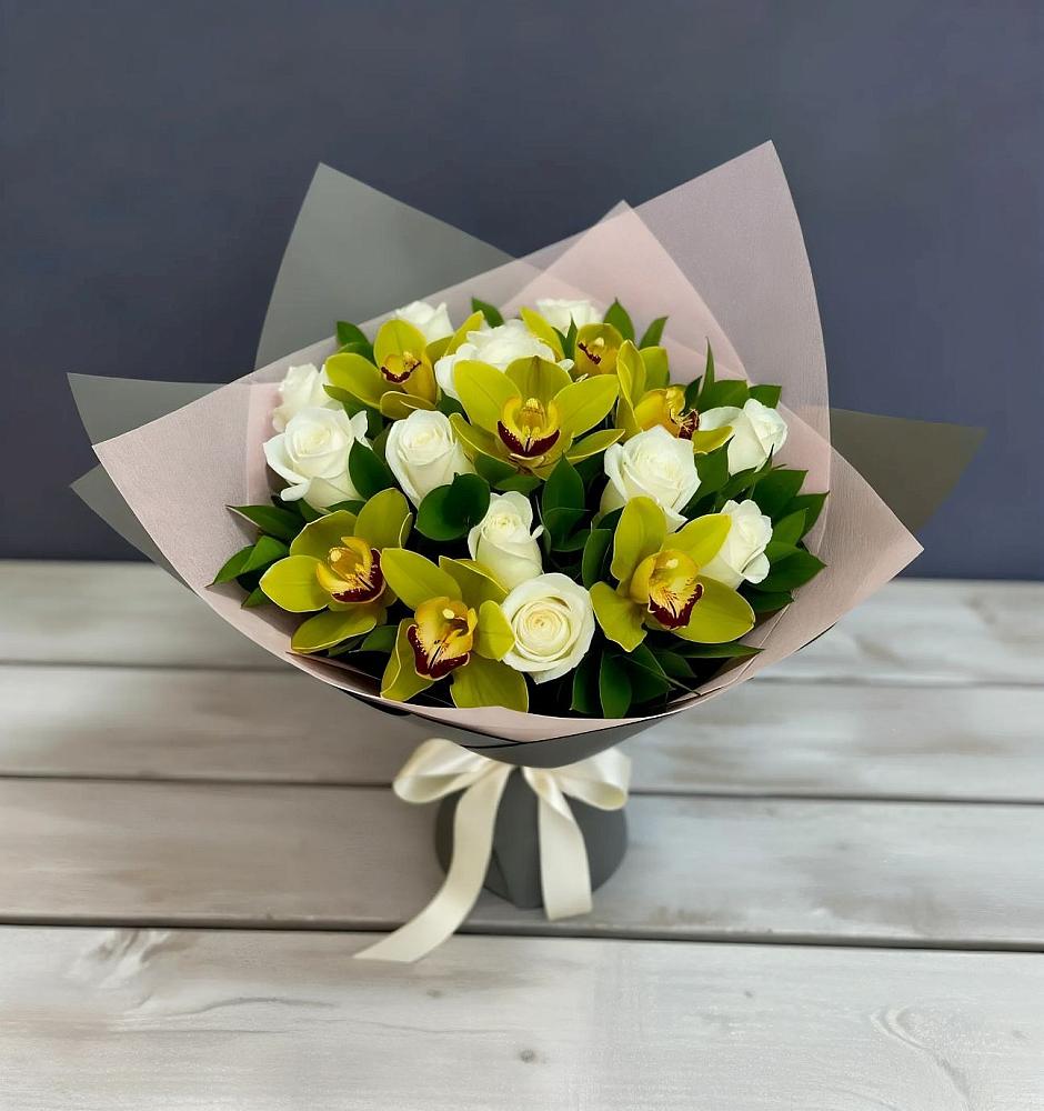 Букет цветов из: Орхидеи и Розы в Ольгинка