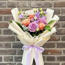 Букет цветов из:  Лизиантусы и Розы в Ольгинка