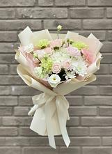 Букет цветов из:  Гвоздики, Розы, Лизиантусы и Хризантемы #REPLACE_PRED# Ольгинка