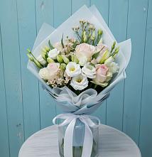 Букет цветов из:  Розы и Лизиантусы в Ольгинка