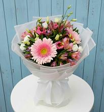 Букет цветов из:  Герберы, Альстромерии и Лизиантусы #REPLACE_PRED# Ольгинка