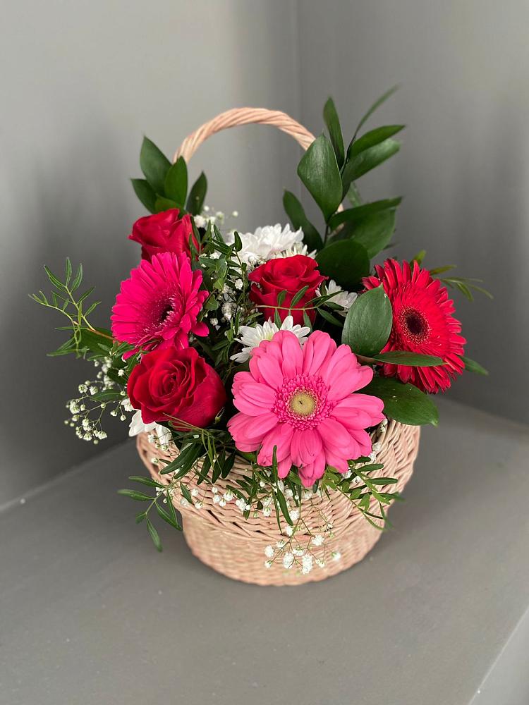 Цветочная композиция из Розы, Хризантемы и Герберы в корзине в Ольгинка