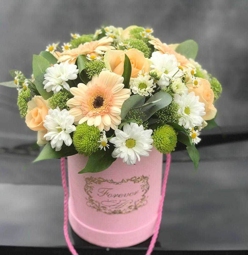 Цветочная композиция из Розы, Герберы и Хризантемы в шляпной коробке в Ольгинка