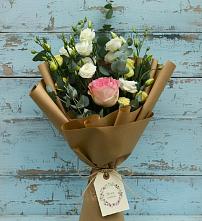 Букет цветов из:  Розы и Лизиантусы в Ольгинка