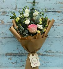 Букет цветов из:  Розы и Лизиантусы в Ольгинка