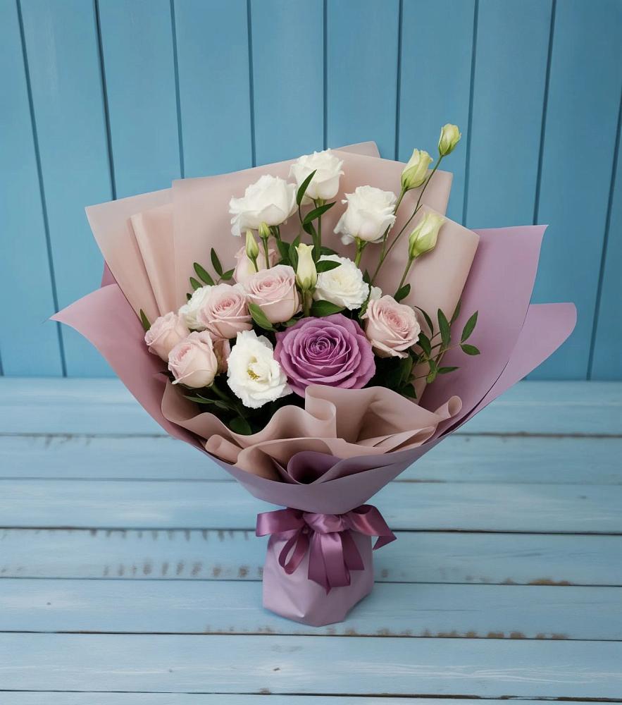 Букет цветов из: Розы и Лизиантусы в Ольгинка