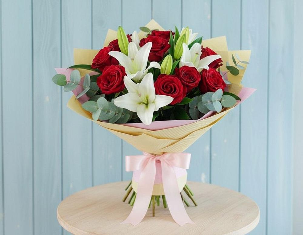 Букет цветов из: Лилии и Розы в Ольгинка
